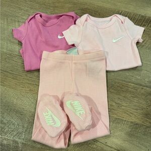 Nike Baby Girl Light Pink Bodysuit Outfits W Pants Size 9 Months